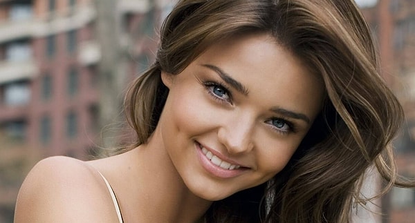 6. А ямочки на щеках?