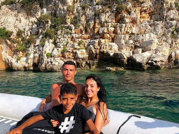 Bu yeni evde kız arkadaşı Georgina Rodriguez ile yaşayacak olan Ronaldo birçok konuda onun fikirlerini almış.