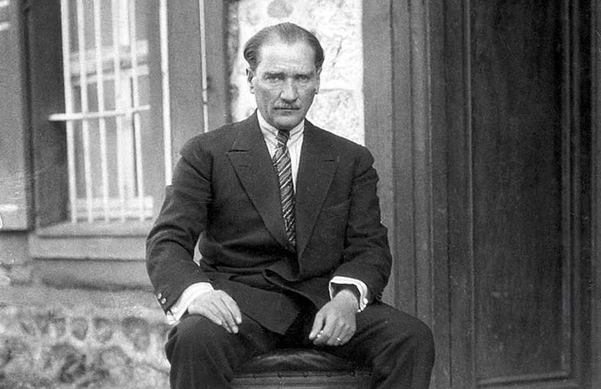 Mustafa Kemal Atat�rk��n Cenazesinde G�kten Ya�an D��melerin Hik�yesi