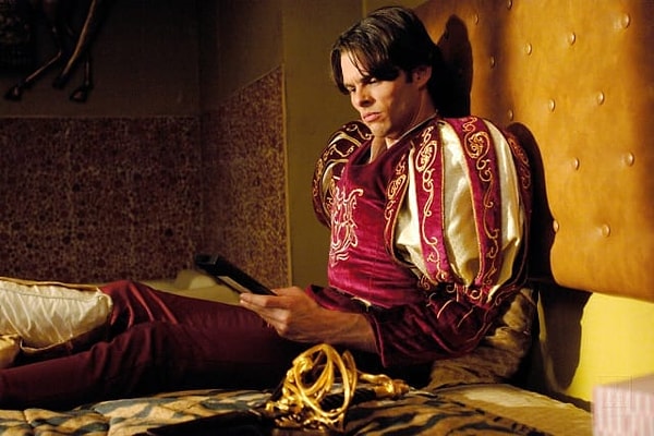 11. Как зовут принца в «Зачарованная»?