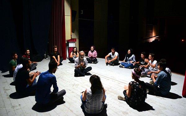 Tunalı, Bursa Devlet Tiyatrosu'nda oyunculuğu sürdürüyor