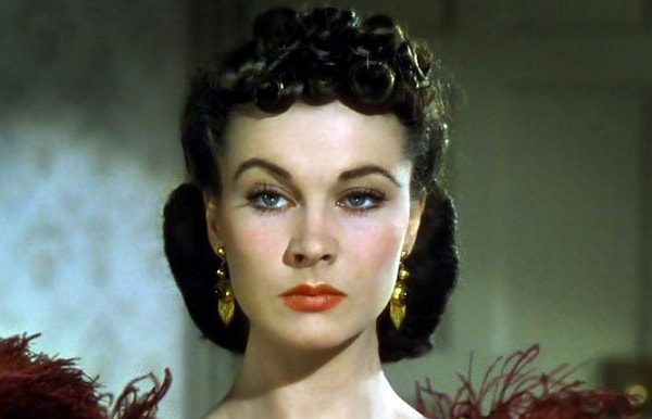 2. Откуда персонаж, которого сыграла эта девушка?