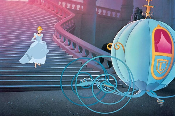 5. Во сколько начинается королевский бал в «Золушке»?