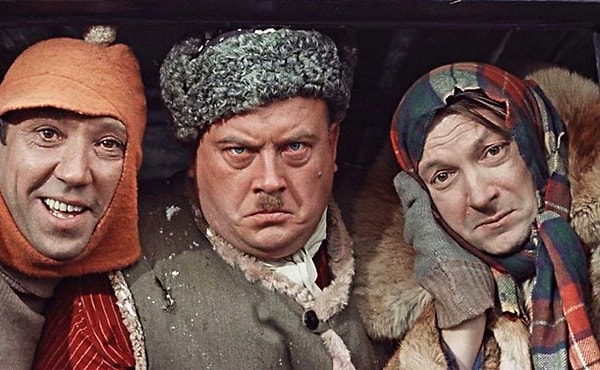 1. "Если бы вы были моей женой, я бы повесился" 2. "Перегорели все транзисторы" 3. "А фамилия мoя... фамилия моя слишкoм известная, чтoбы я ее называл"