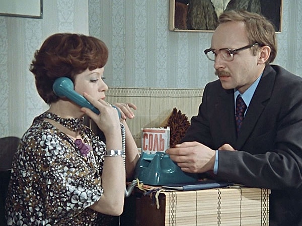 1. "Карандаш. - Э пэнсил" 2. "Заткнитесь, пожалуйста, устроили тут ромашку, помню — не помню!" 3. "Карту купи, лапоть"