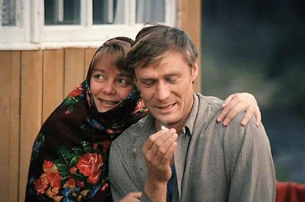 1. "А у нас текучка, така страшная у нас текучка…" 2. "Беги, дядь Мить!" 3. "Извините, что помешал вам деньги прятать"