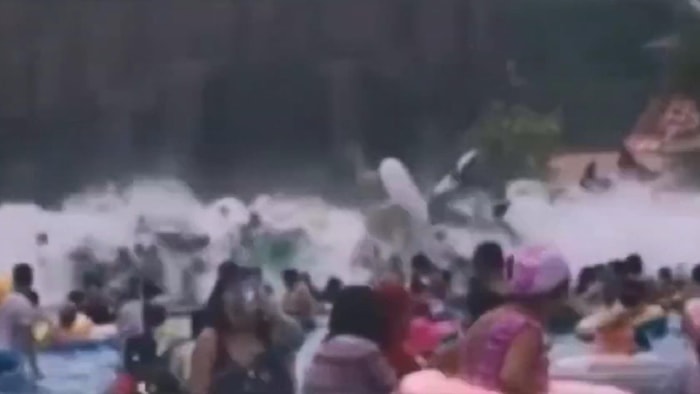 Yapay Dalga Havuzunda Meydana Gelen Arıza Sonucu Korku Dolu Anlar Yaşayan İnsanlar!