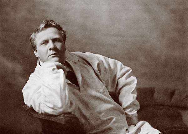 5. Это  русский оперный и камерный певец, в разное время солист Большого и Мариинского театров, а также театра Метрополитен Опера, первый народный артист Республики, в 1918—1921 годах — художественный руководитель Мариинского театра. О ком идет речь?