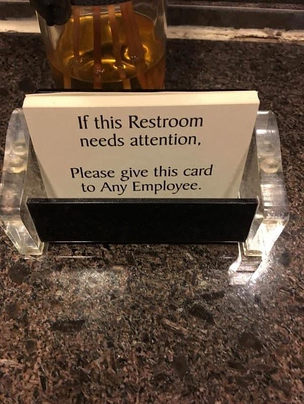 17. "Eğer bu lavabonun ilgiye ihtiyacı varsa lütfen bu kartı herhangi bir çalışana verin."