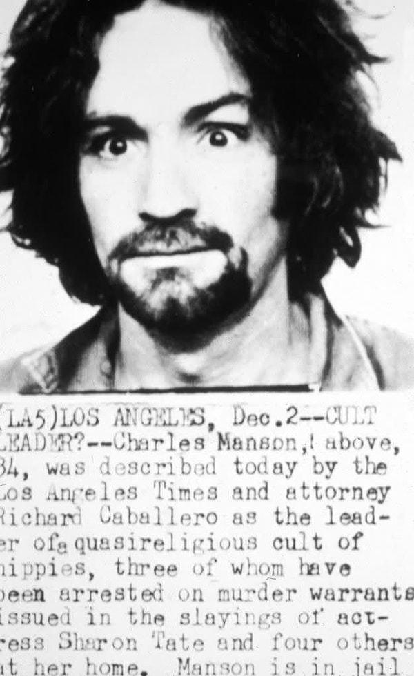 1969 senesinin 9 Ağustos gecesinin sonrasında, hamile oyuncu Sharon Tate, doğmamış bebeği ve dört kişi daha Los Angeles'ta, Tate'in evinde katledildi. Cinayetleri işleyen üç kişiye bunu yapmalarını söyleyen kişi, tarikat lideri Charles Manson'dı.