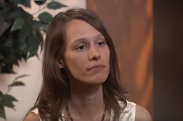 18. 2014 yılında Charles Manson, hala hayatta ve hapishanedeyken, öldükten sonra vücudunu bir cam kafeste sergileyebilmesi için onunla evlenmek istediği söylenilen, 25 yaşındaki bir kadınla nişanlandı.