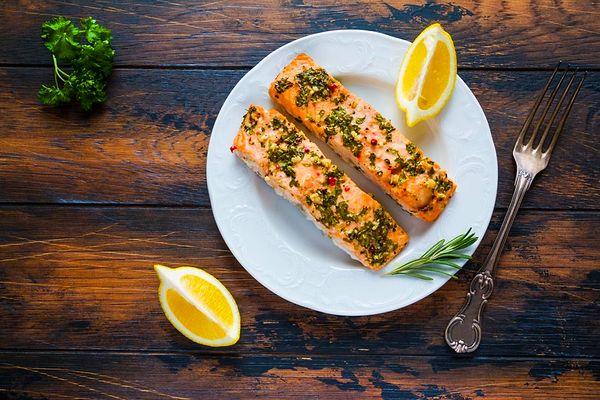 16. Omega-3 + Çinko + E Vitamini : Yağlı balıklar