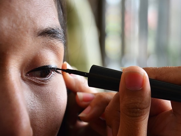6. Eyeliner alırken de sap mesafesine dikkat edin.