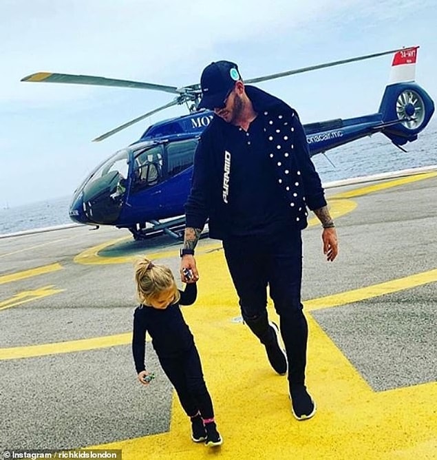 Özel helikopterleriyle Monaco'ya iniş yapan serbest fon müdürü 33 yaşındaki Lucas Doman ve 3 yaşındaki kızı.