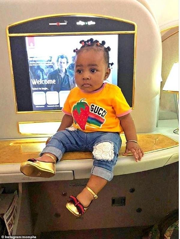 Nijerya sosyetesinden Mompha'nın 1 yaşındaki kızı da birinci sınıf uçuş kabininde: