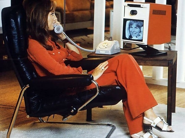 1. На фото дальний родственник Skype, 1970-е.