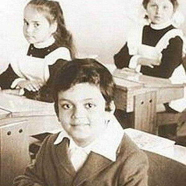 10. А вот так в детстве выглядел Филипп Киркоров.