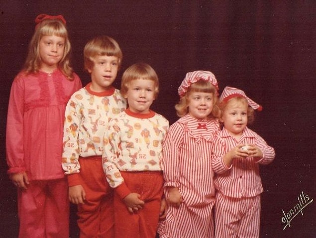 18. "Kardeşlerimle aile fotoğrafı çekinirken ailem, benim ç*kümü tuttuğum fotoğrafı seçmiş."