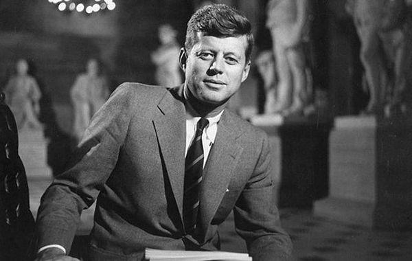 Robert F. Kennedy'nin ABD Başkanı olan kardeşi John F. Kennedy de 1963'te Dallas'ta suikast sonucu öldürülmüştü.