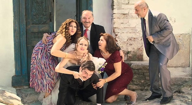 7. Gerçekten zor bir soru. Film o kadar komik miydi bilmiyoruz ama düğün fotoğrafçısının fotoğraf çekme sahneleri epey yardırmıştı.