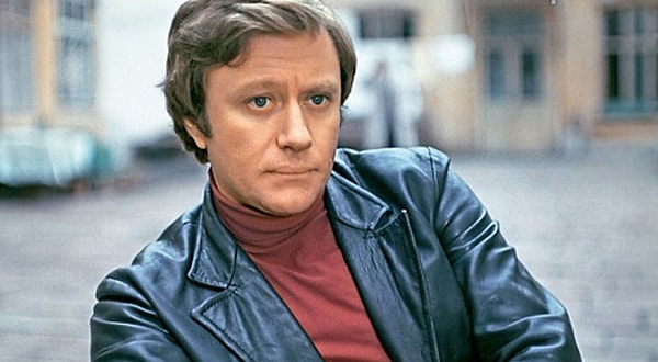 9. Какого из этих персонажей играл Андрей Миронов?