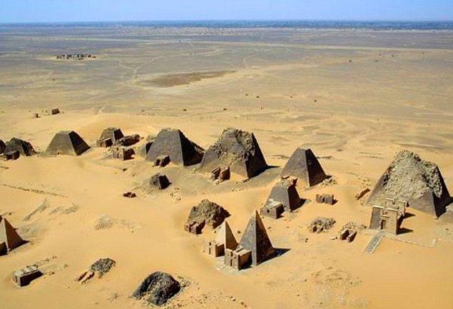 14. Sudan'ın Mısır'dan daha fazla piramidi var.