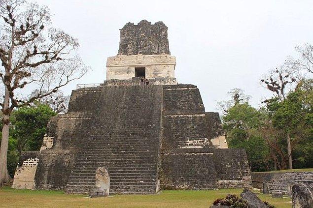 15. Antik Maya'nın en büyük şehri Tikal'dı. 124 kilometrekareden fazlaydı ve imparatorluğun ikinci çöküşü sırasında terk edildi.