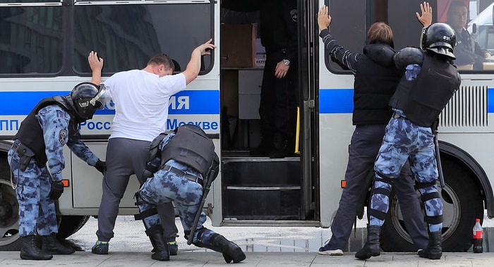 Rusya'da Yerel Seçim Protestosu: 600 Kişi Gözaltına Alındı, 6 Kişi Yaralandı