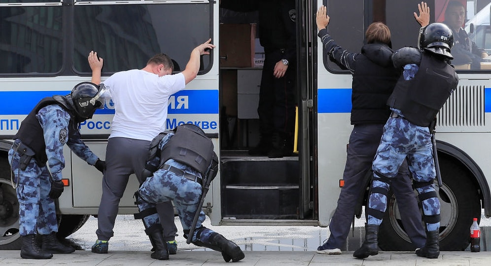 Rusya'da Yerel Seçim Protestosu: 600 Kişi Gözaltına Alındı, 6 Kişi Yaralandı
