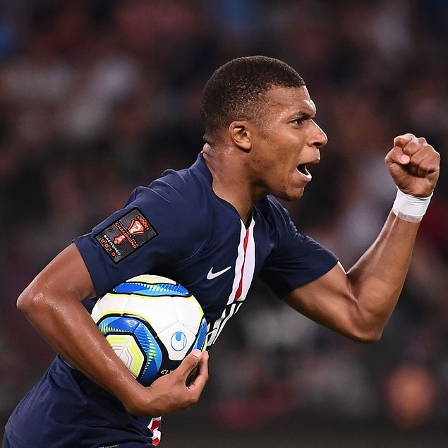 İkinci yarıda daha atak bir oyun sergileyen PSG, 57. dakikada Fransız yıldız futbolcusu Kylian Mbappe ve