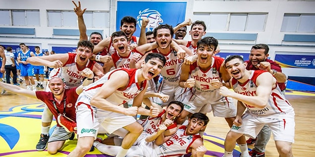 Yunanistan’ın Volos kentinde düzenlenmekte olan FIBA 18 Yaş Altı Erkekler Avrupa Şampiyonası’nda mücadele eden millilerimiz, yarı finalde karşılaştığı Slovenya’yı 72-64 mağlup ederek finale yükseldi.