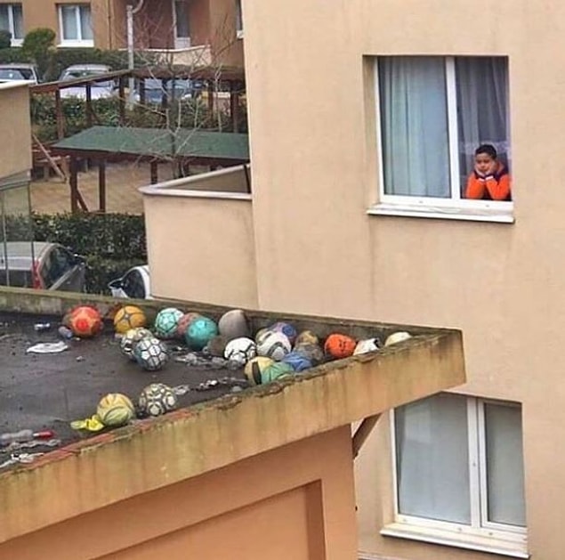 2. Siz gidin, annem çıkmama izin vermiyor bakışları...
