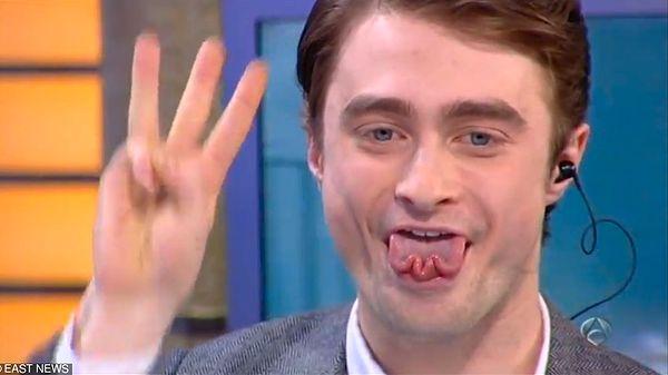 3. Harry Potter yılanlarla konuşuyor olabilir ama Daniel Radcliffe bunu yapabiliyor!