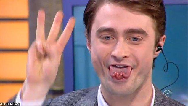 3. Harry Potter yılanlarla konuşuyor olabilir ama Daniel Radcliffe bunu yapabiliyor!