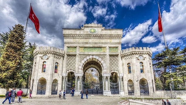 2. “Bina sayımız ne kadar fazlaysa, gençlerimizi yetiştirecek insanlarımız bir o kadar yetersiz. Bu durum bize gösteriyor ki, ihtiyacınız olan bilgiyi bugün var olan okulların birçoğundan alamayacaksınız. “