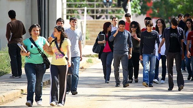 5. “Türkiye’de insanların iyi yetişmeleri, kendi mutlulukları için de çok önemli. Her şeyden önce kendinize hesap vermek zorundasınız: “Ben bunu gerçekten bilmek istiyor muyum?” sorusunu kendinize sormalısınız. Başka türlü bir tahsil insana yararlı değildir.”