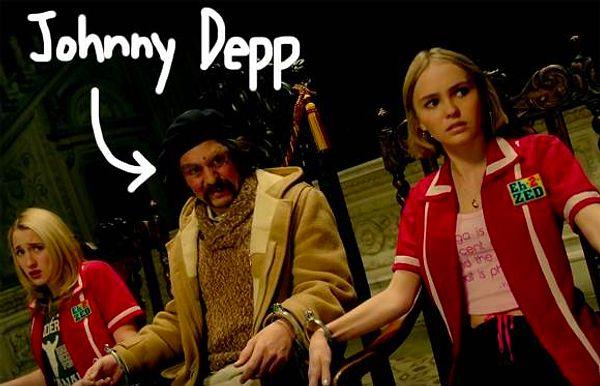 4. Johnny Depp ve kızı Lily-Rose Depp, "Yoga Hosers" isimli 2016 yapımı bir korku filminde birlikte rol aldılar.