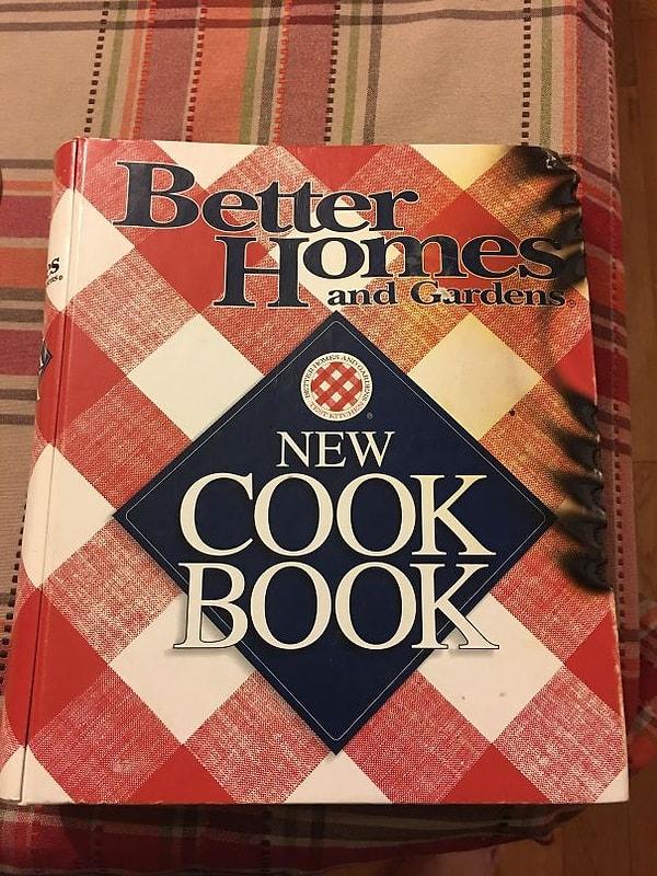 9. "Eşim bize akşam yemeği hazırlamak istedi ve yemek kitabını yaktı."