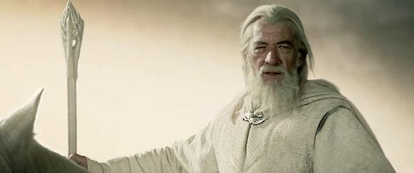 4. "Beşinci günün şafağında doğuya bakın." Gandalf Yüzüklerin Efendisi serisinin hangi filminde bu meşhur repliği söylüyordu?