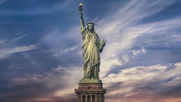 1884 - New York limanının girişindeki Özgürlük Anıtı'nın ilk taşı konuldu.