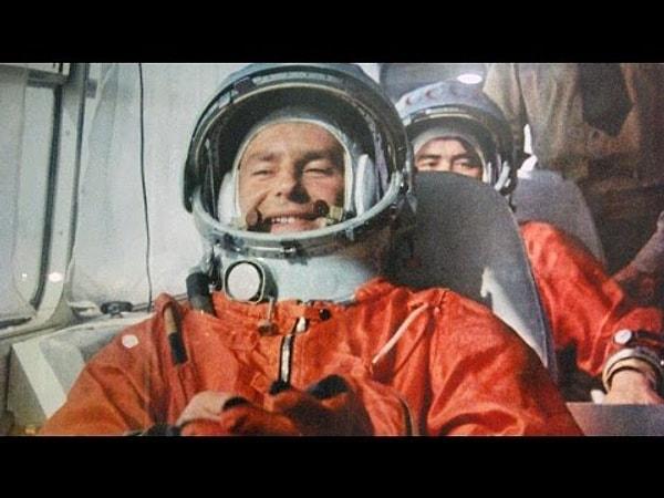 1961 - Halen uzay programlarının en genç uzay insanı unvanına sahip SSCB'li kozmonot German Titov, Vostok 2 ile uzaya çıktı.
