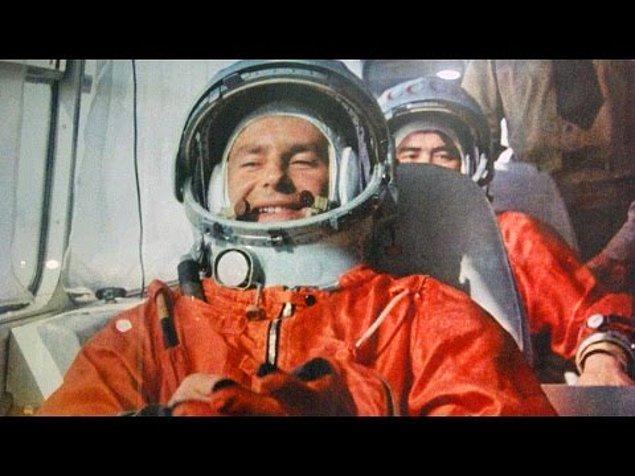 1961 - Halen uzay programlarının en genç uzay insanı unvanına sahip SSCB'li kozmonot German Titov, Vostok 2 ile uzaya çıktı.