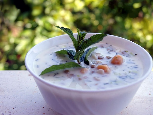 Tabii ki de soğuk içilir.