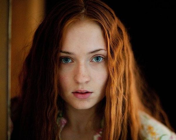 14. Sophie Turner'ın Game of Thrones yıllarındaki kızıl saçlarını biz çok yakıştırdık.