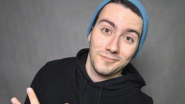 Enes Batur'u tanımayanımız yoktur herhalde... Kendisi Türkiye'deki YouTuber'lar arasında en çok takipçisi olan ve en çok kazanan isimlerden biri.
