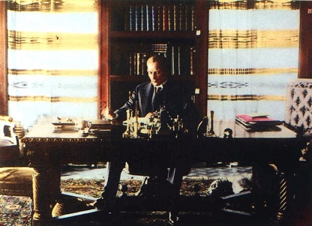 Bir milletin küllerinden doğuşunun destansı öyküsünün başrolü, Mustafa Kemal Atatürk dünya çapında gıpta edilen, devrimci bir lider.