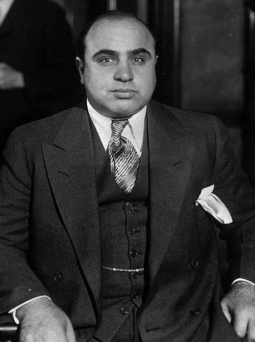 Çoğunuzun ismini duyduğu Al Capone da bu yolla zengin olmuş isimlerden biri.