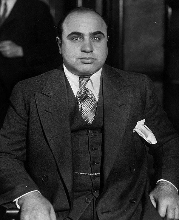 Çoğunuzun ismini duyduğu Al Capone da bu yolla zengin olmuş isimlerden biri.