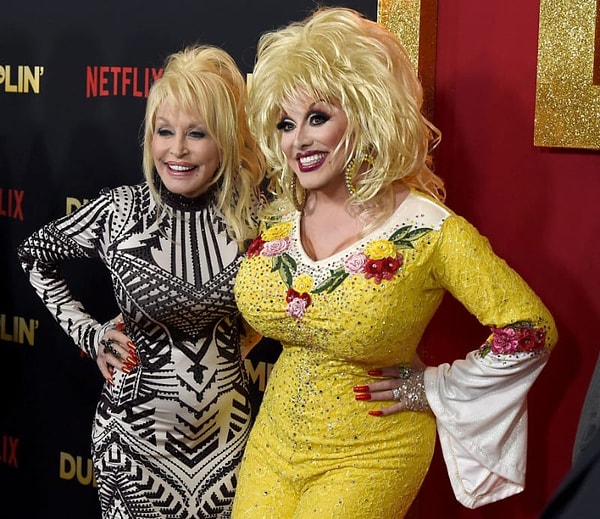 3. Dolly Parton bir keresinde ünlü taklitçilerinin yarıştığı bir drag kraliçesi yarışmasına kendi olarak katılmış ve kaybetmiştir.