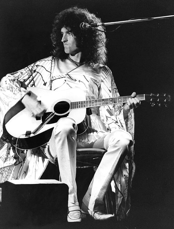 5. Queen'e katılmadan önce Brian May astrofizik okuyordu. Daha sonra doktora tezini tamamladı ve ünvanını aldı.